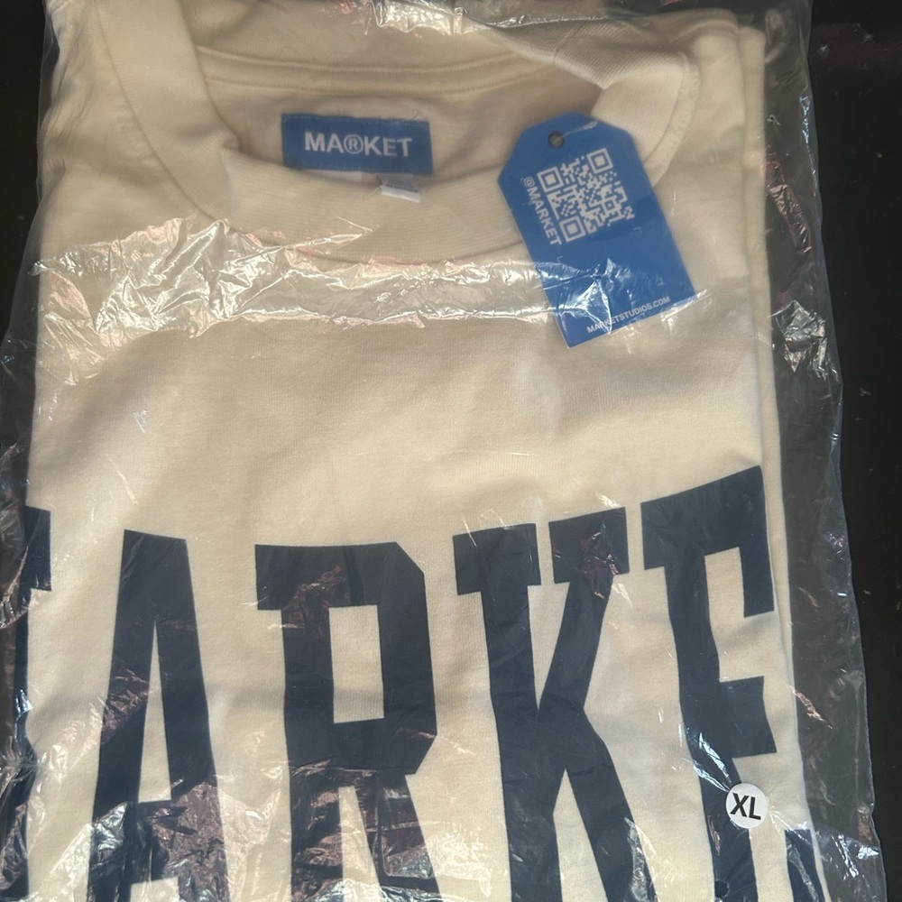 Market cream and Blue Men's Short Sleeve Tee